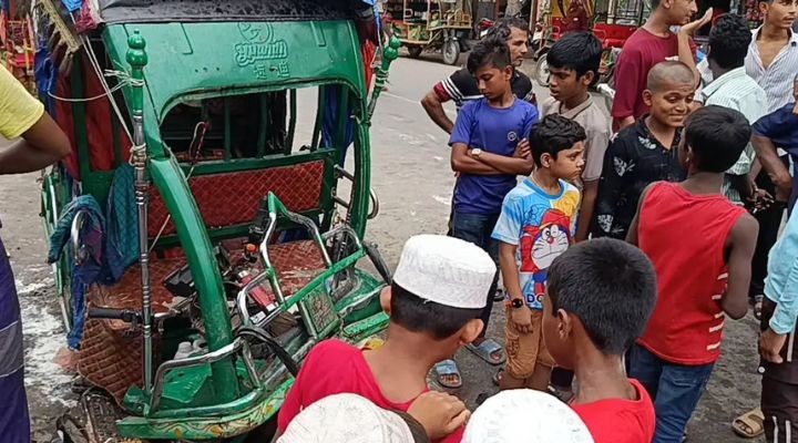 এলপিজি সিলিন্ডার বোঝাই ট্রাক-যাত্রীবাহী অটোরিকশার মুখোমুখি সংঘর্ষ, আহত ৬